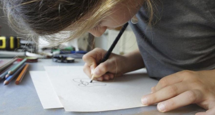 Художники превращают детские каракули в ювелирные изделия