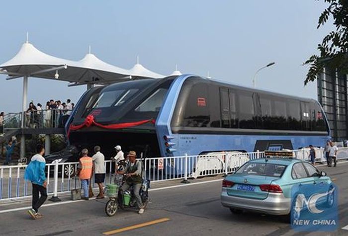 В Китае протестировали автобус будущего TEB