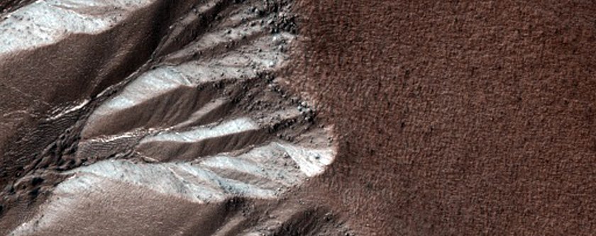 NASA опубликовало новые захватывающие снимки Марса