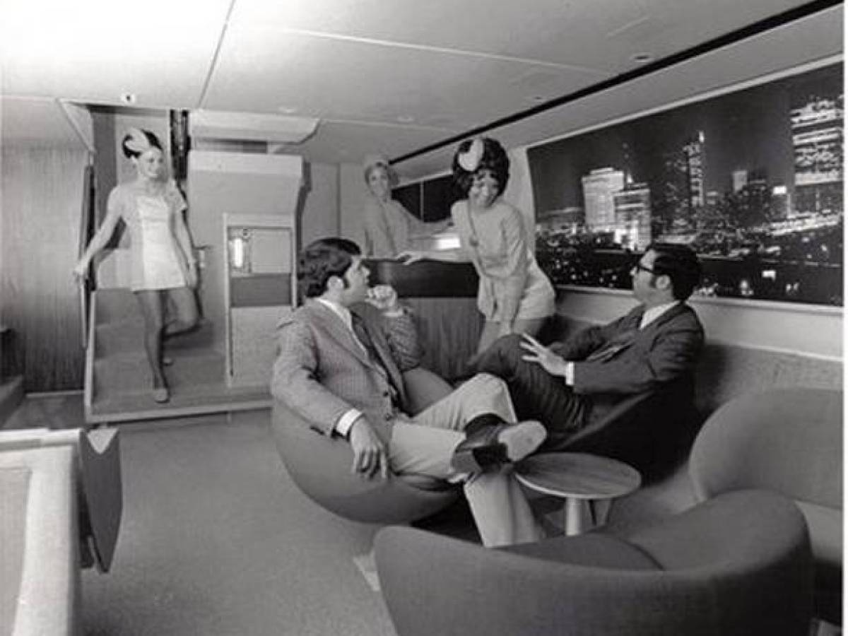Стюардессы 60-х должны были быть сексуальными и одинокими