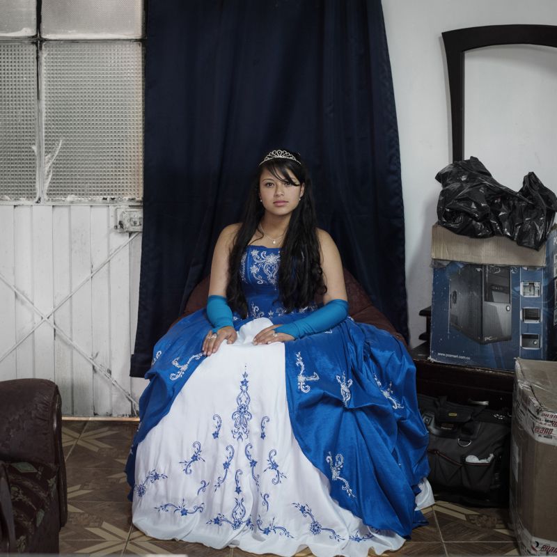 Современные колумбийские золушки перед превращением из девочки в девушку