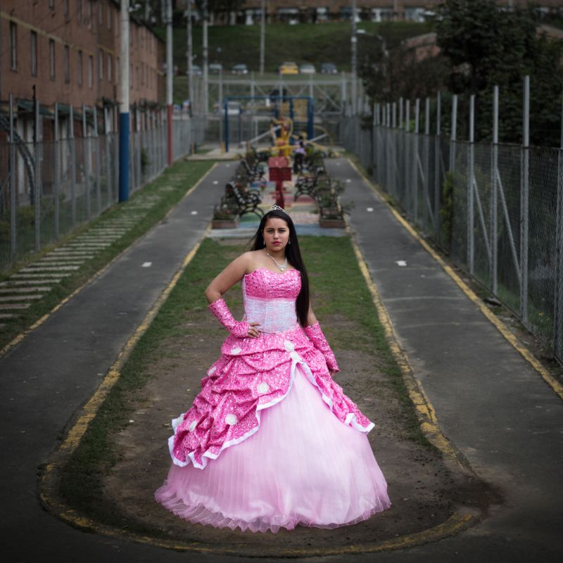 Современные колумбийские золушки перед превращением из девочки в девушку