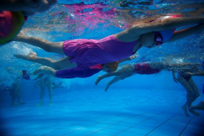 Занятия детей по плаванью в Китае