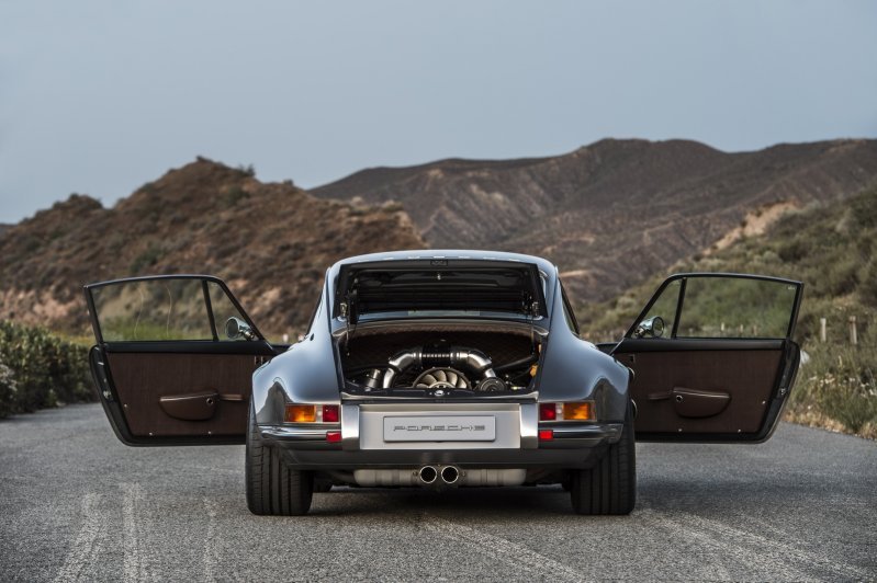 Два классических Porsche 911 от ателье Singer