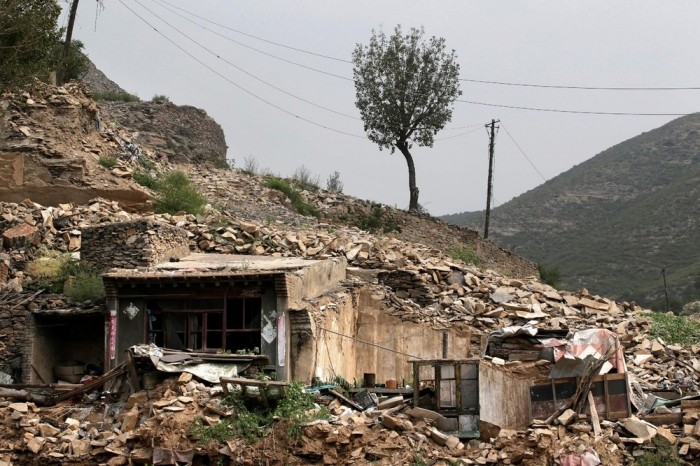 Поселок в Китае уходит под землю