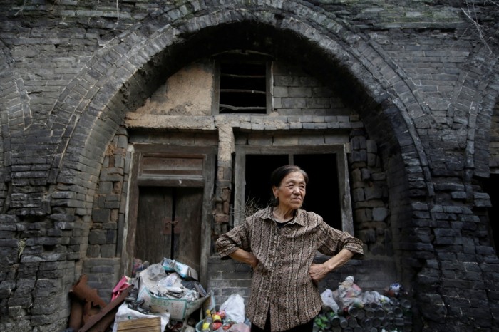 Поселок в Китае уходит под землю