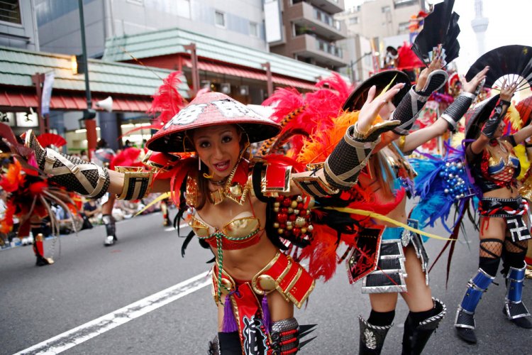 Асакуса Самба: ежегодный карнавал в Токио