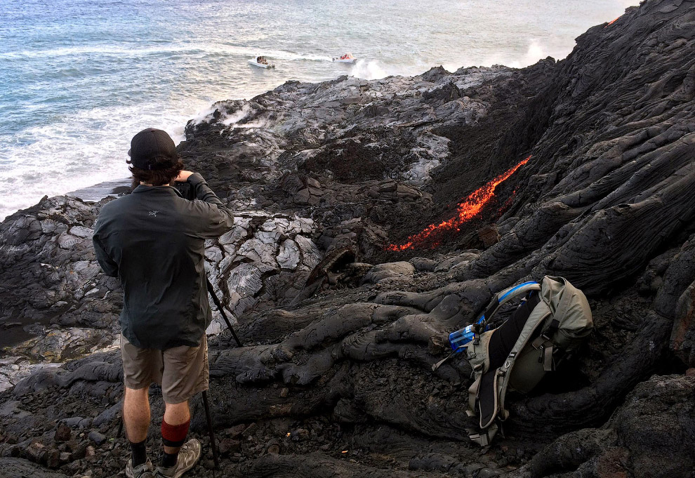 Потоки лавы из вулкана Килауэа на Гавайях