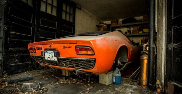 Итальянский спорткар Lamborghini простоял 28 лет в гараже