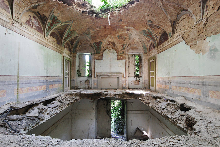 Интерьеры заброшенных дворцов Европы