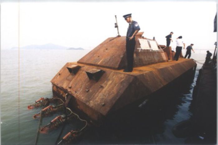 Быстроходные бронированные катера китайских контрабандистов