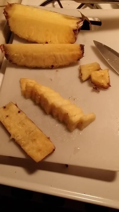 Как быстро и красиво порезать ананас
