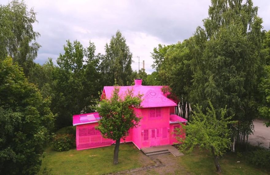 Розовый дом в финском городе Керава
