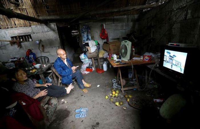 В Китае пожилая пара более 50 лет прожила в пещере