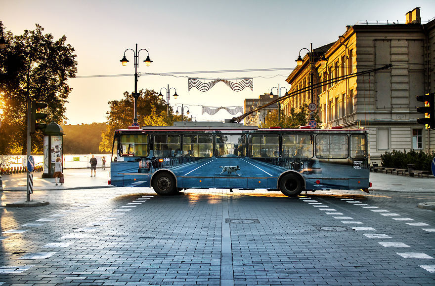 Уличный художник заставил троллейбус в Вильнюсе исчезнуть