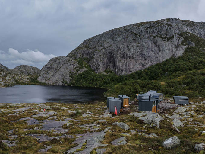 Домики для туристов в горах Норвегии