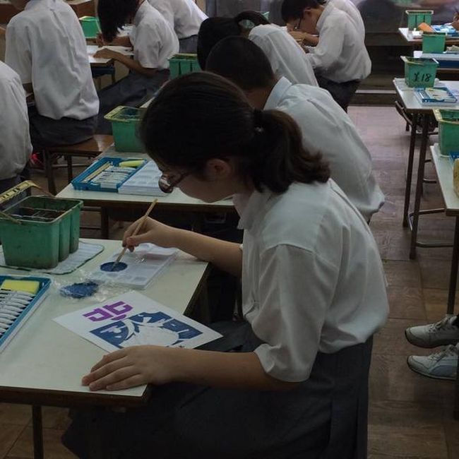 Как проходят уроки рисования в японской школе