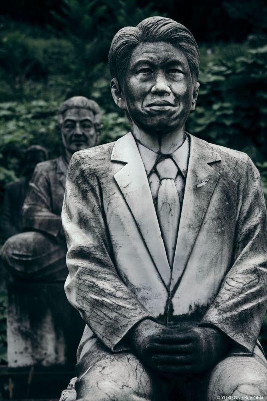 Японская деревня сотен статуй