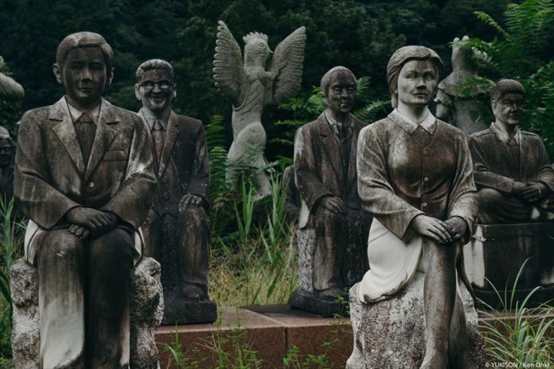 Японская деревня сотен статуй