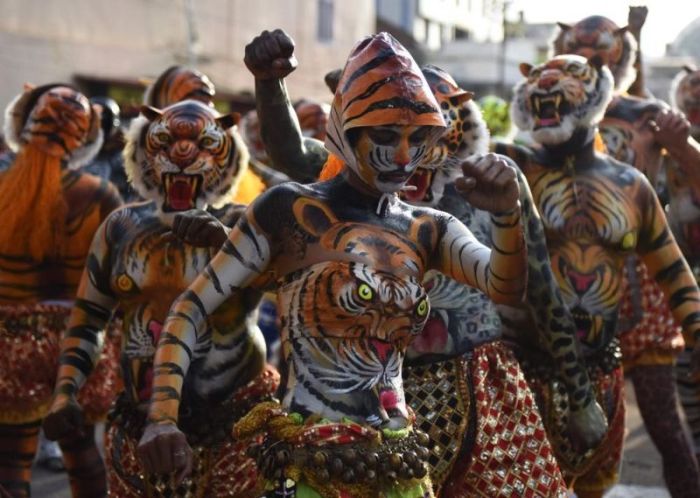 Тигриный фестиваль Пули Кали в Индии