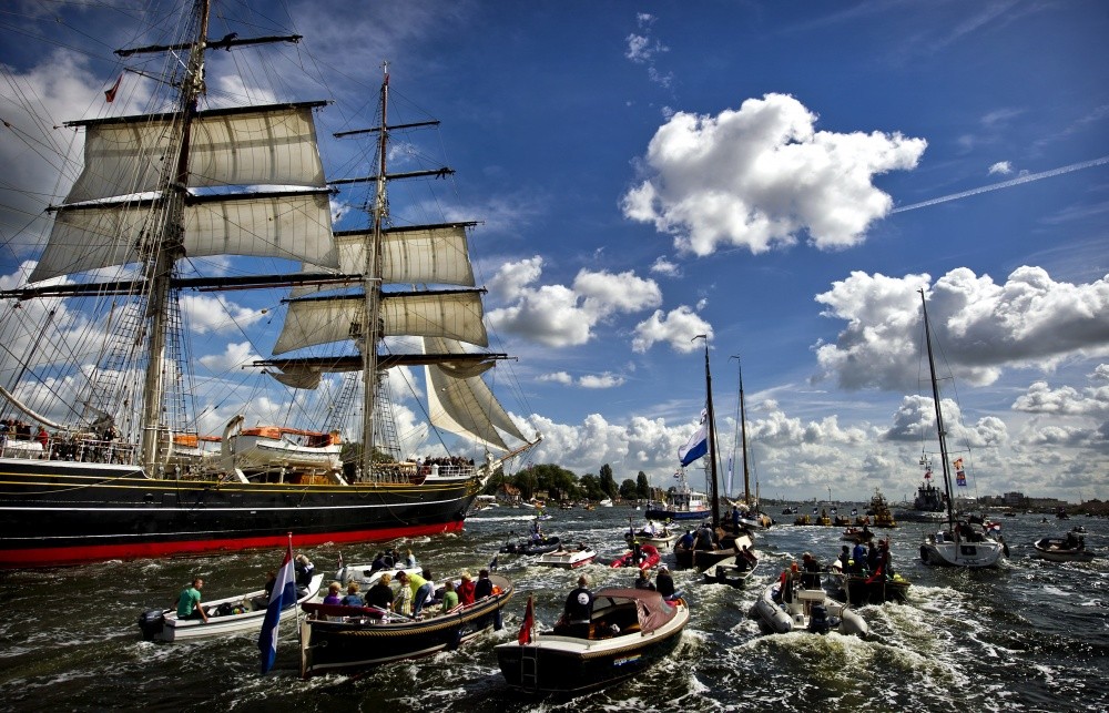 11 фото парада судов в Амстердаме, от которых захочется купить себе кораблик и уйти в море