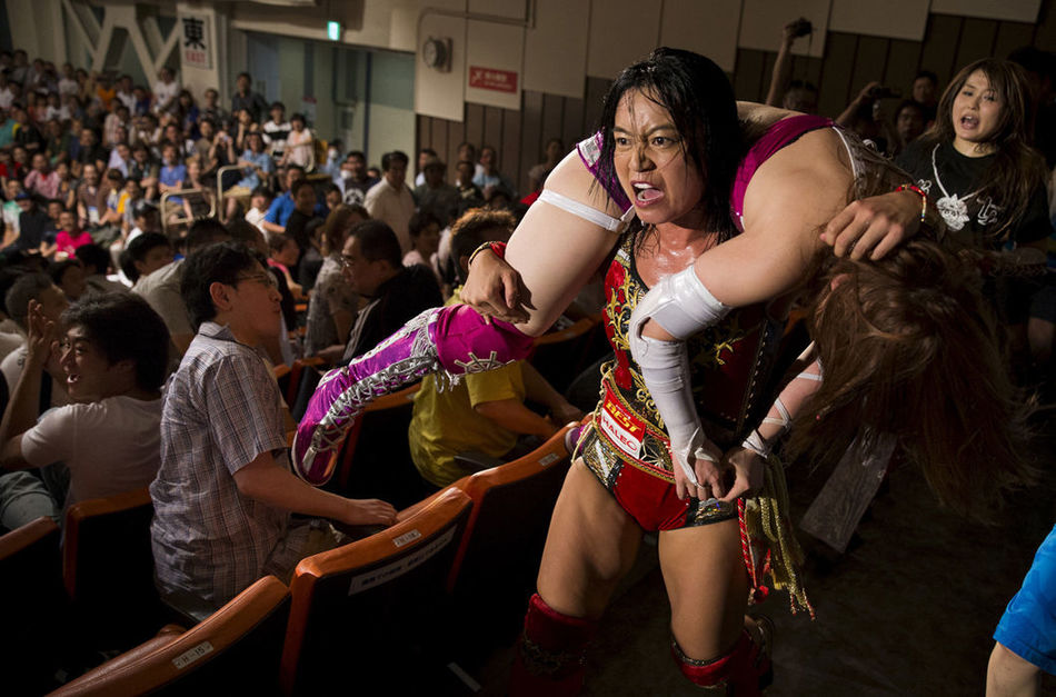 Безумные снимки о японском женском рестлинге