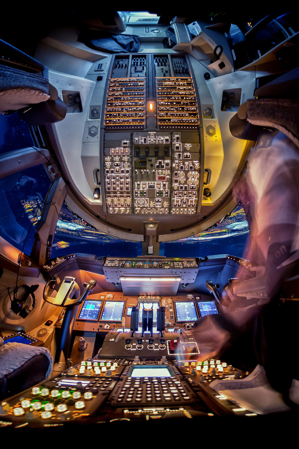 Гроза из кабины пилотов и другие удивительные снимки