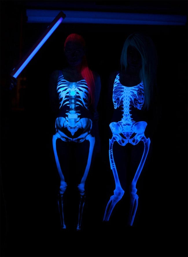 Костюм со светящимся в ультрафиолете скелетом