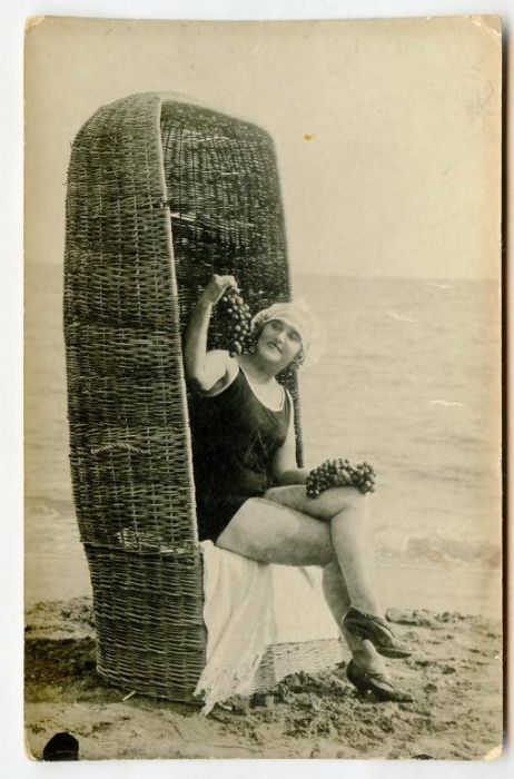 Купальщицы крымских пляжей в 20-50 годы XX века