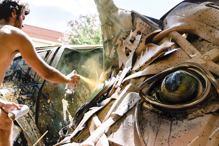 Скульптуры животных из мусора и хлама, напоминающие о загрязнении окружающей среды