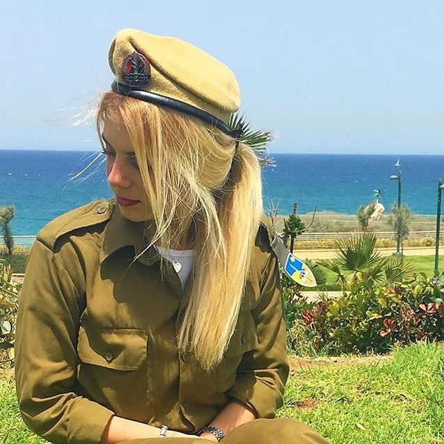 Красивые девушки — военнослужащие израильской армии