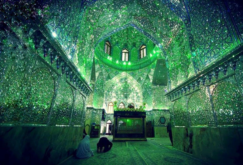 Зеркальная мечеть Шах-Черах в Иране
