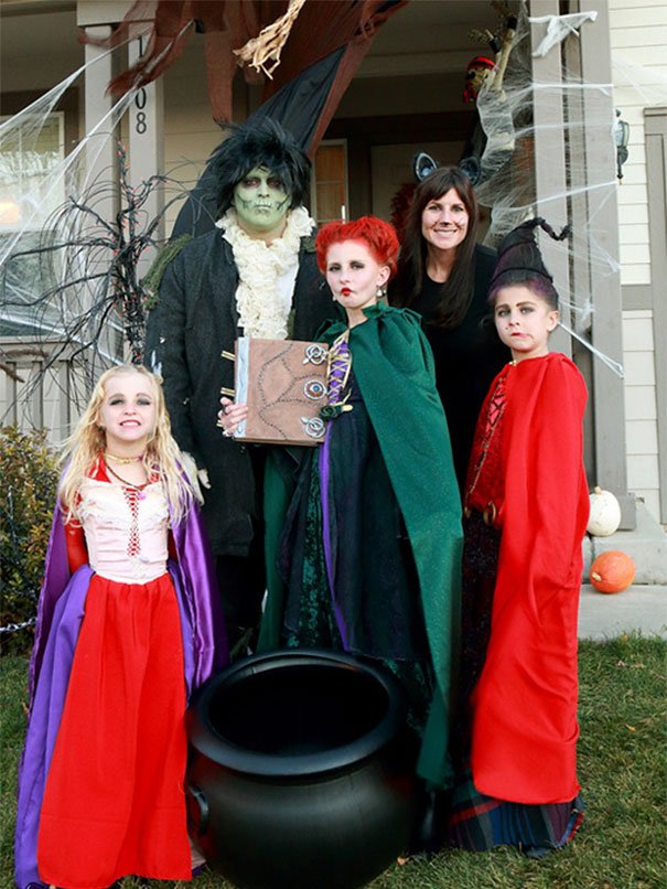Удивительные костюмы на Хэллоуин для родителей с детьми