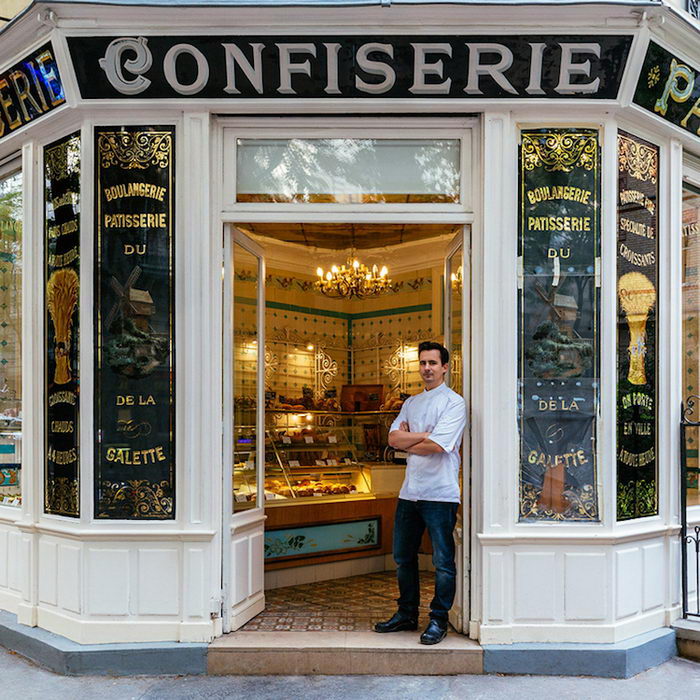 Фасады магазинов и их владельцы в Париже