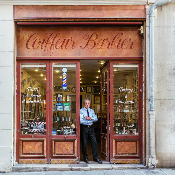 Фасады магазинов и их владельцы в Париже