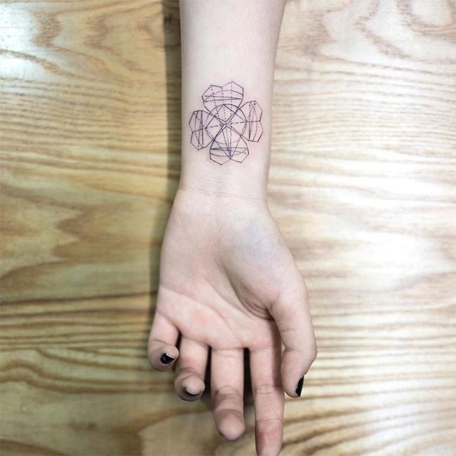 Утонченные минималистичные татуировки