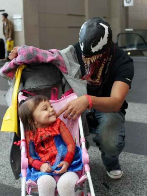 Отцы и дочери приготовили удивительные костюмы к Хэллоуину