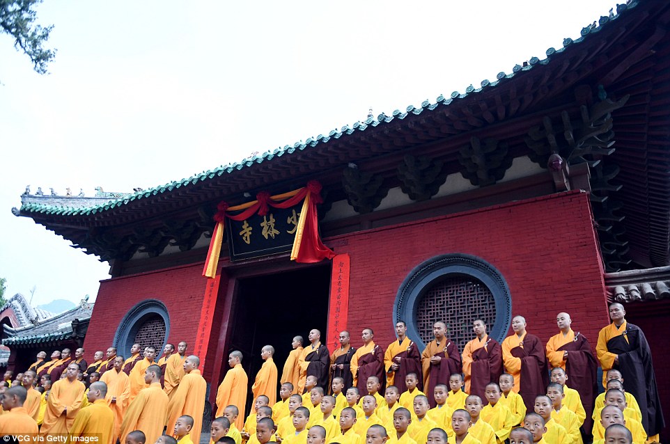 30 тысяч учеников демонстрируют мастерство Кунг-фу в Шаолиньском монастыре