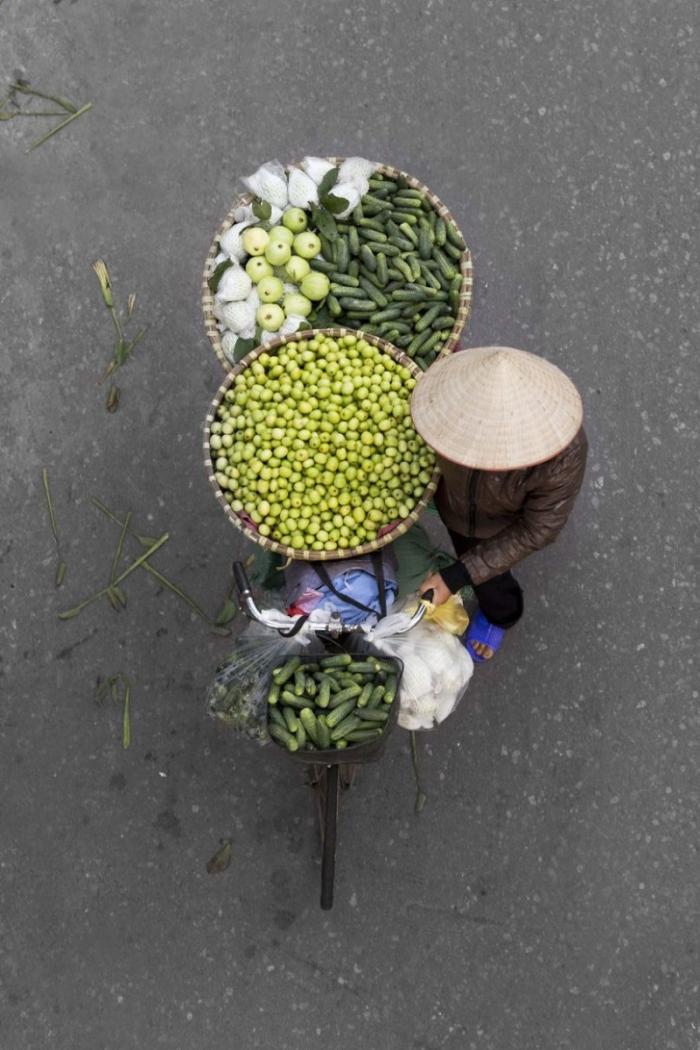 Вьетнамские уличные торговцы – воплощение гармонии