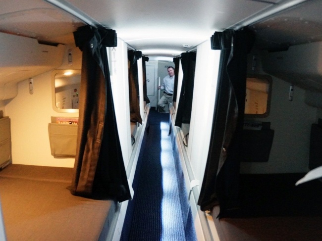 В самолетах есть комнаты для отдыха экипажа, о которых вы даже не подозревали