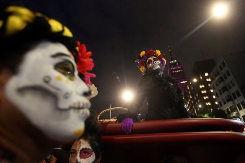 Подготовка к празднованию Дня мертвых в Мексике