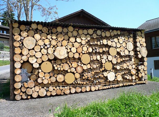 Креативный подход к складыванию дров