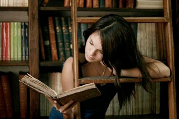 Красивые девушки любят читать
