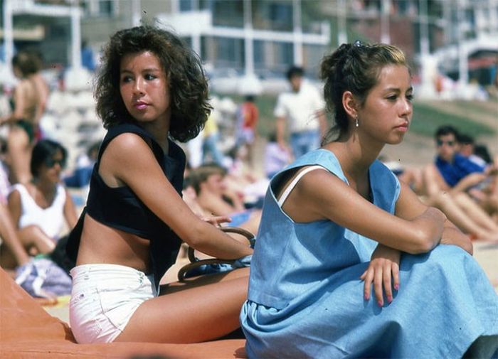 Цветные фотографии пляжной жизни Чили в 1980-е годы 