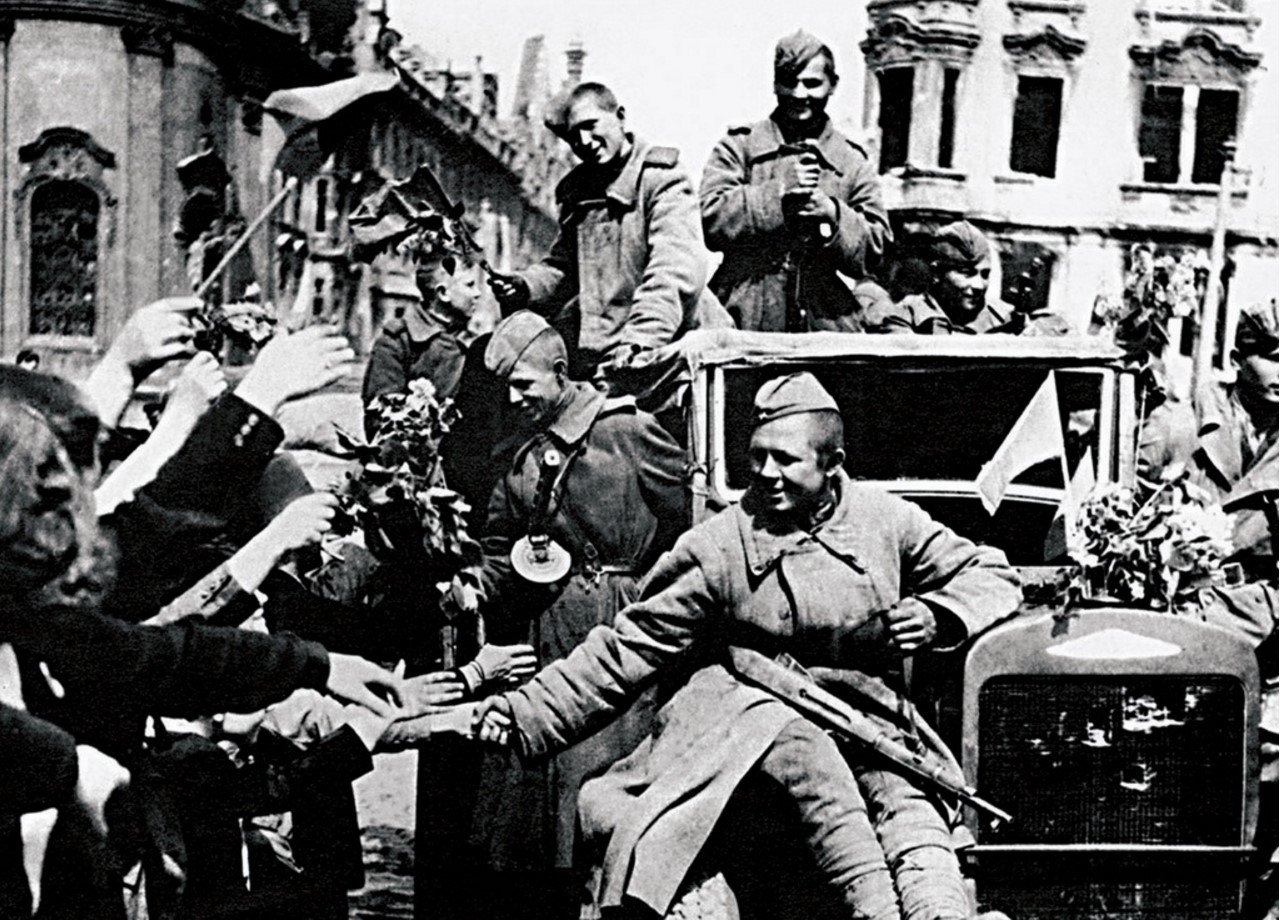 Небольшая подборка фотографий военных лет: 1945