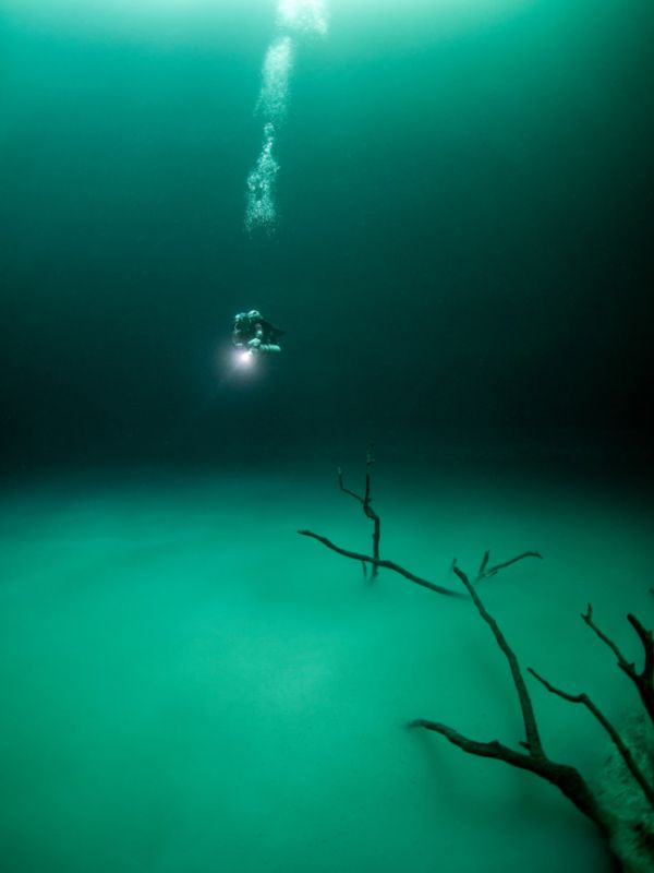 Загадочное озеро в затопленной пещере