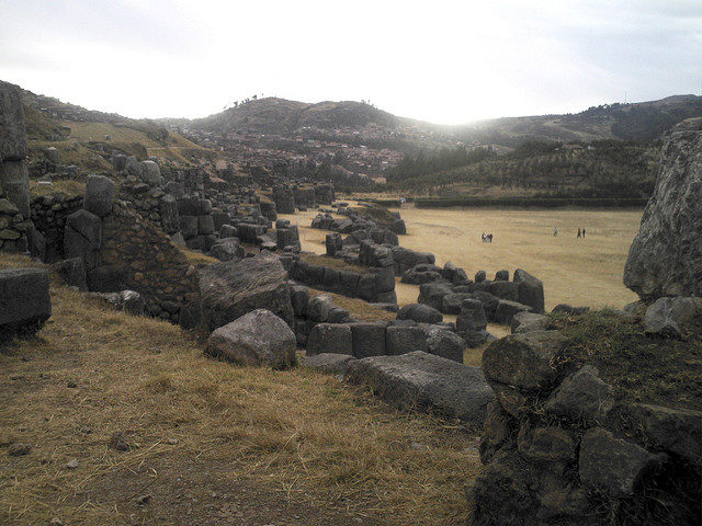 Крепость инков Саксайуаман - одно из самых древних зданий на планете