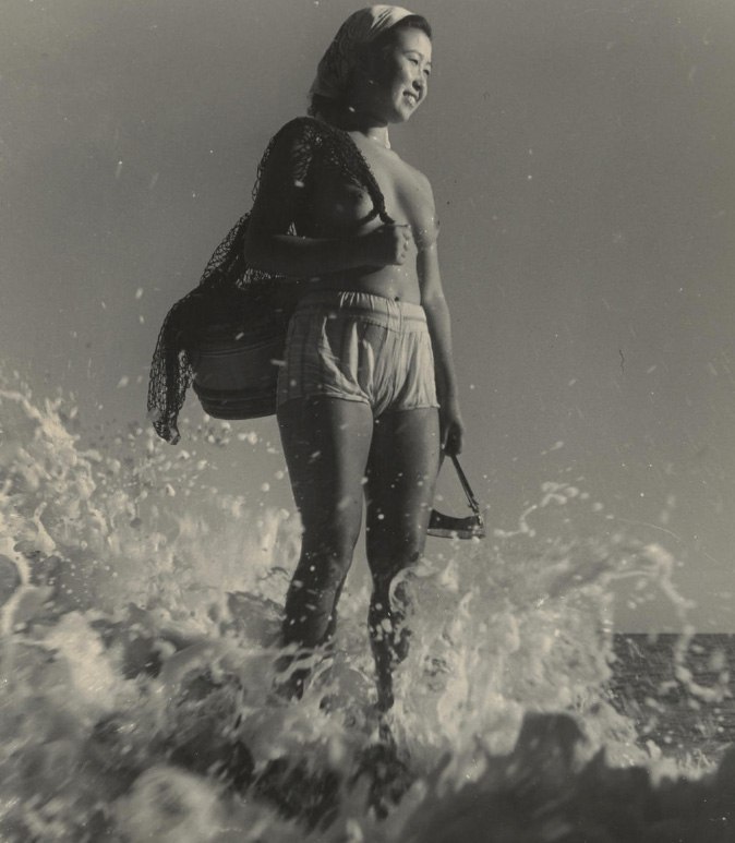 Женщины моря, фотограф Ивасе Ёсиюки