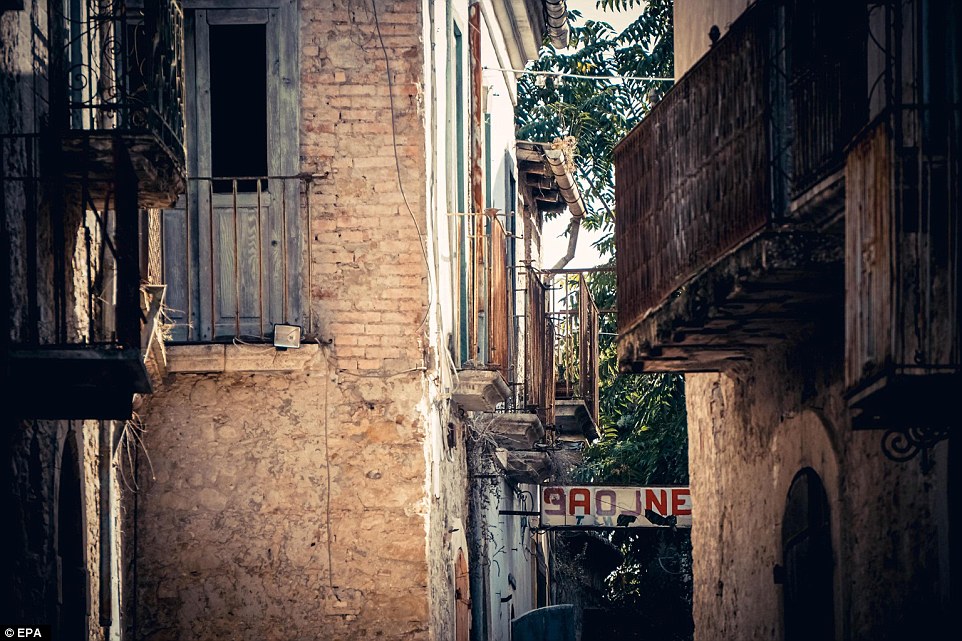 Итальянский город-призрак, оставленный жителями посте землетрясения 36 лет назад