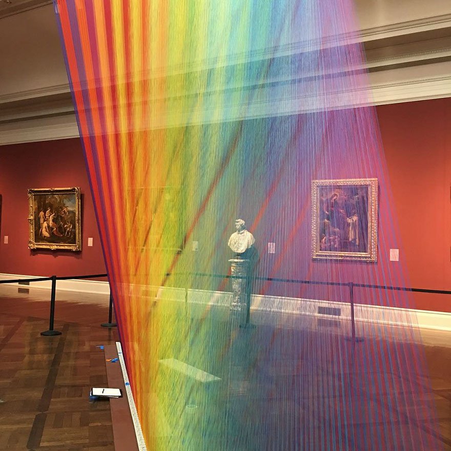 В художественном музее появилась рукотворная радуга